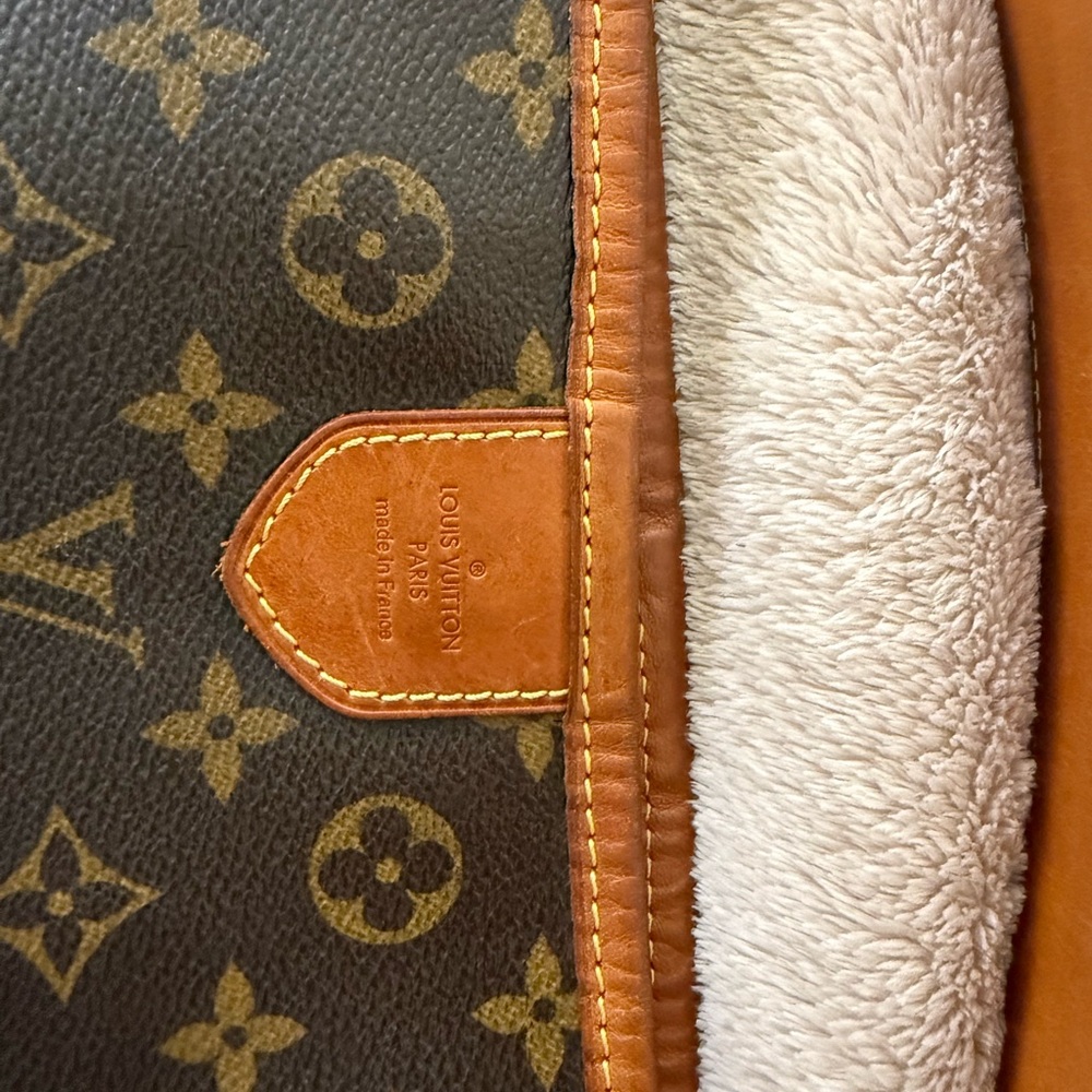 💯% Authentic Louis Vuitton large - Picture 8 of 11